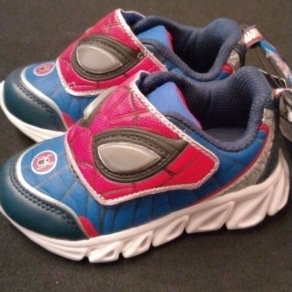 Spiderman Light Up Tennis Shoes - Picture 3 of 8